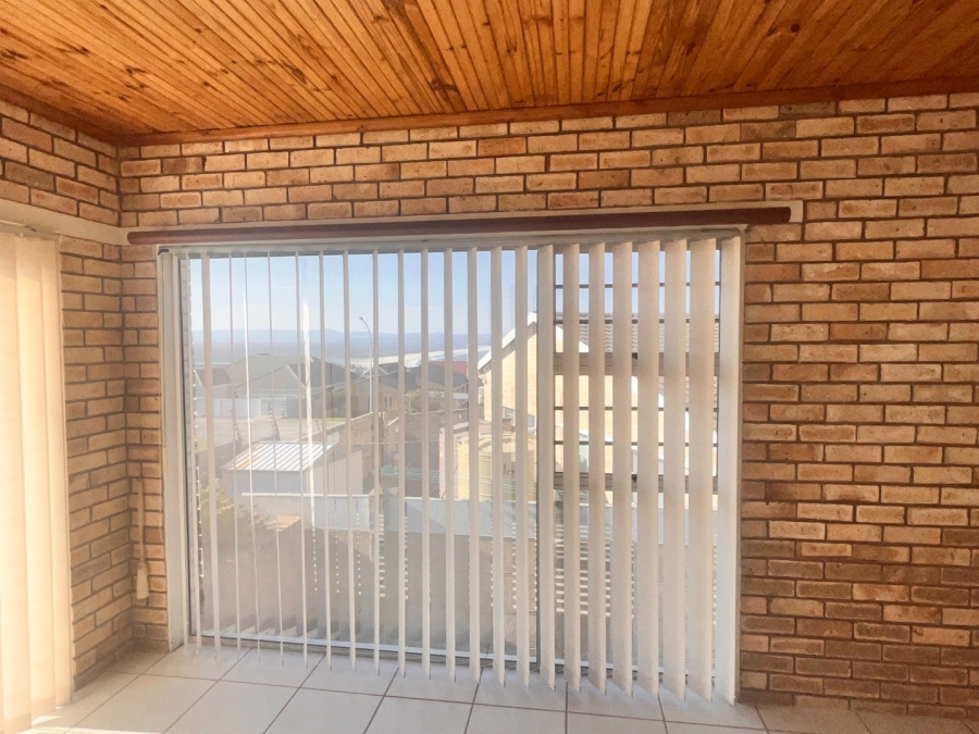 3 Bedroom Property for Sale in Wavecrest Eastern Cape